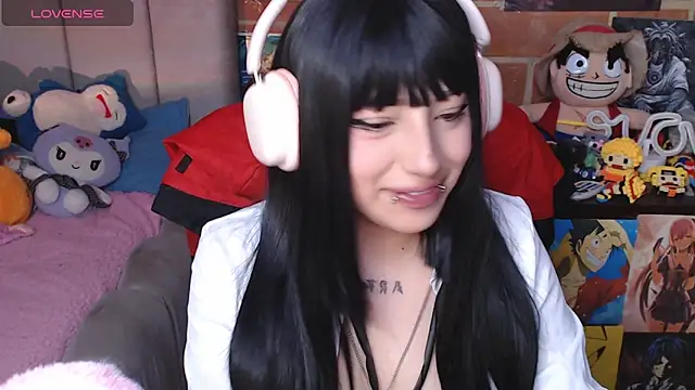 Snapshot of _alexa19pretty_ chatting on 05.25.26 alexa19pretty online show from 05.25.26