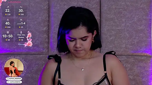 Snapshot of Martina-Roberts- chatting on 10.27.25 Martina-Roberts- online show from 10.27.25