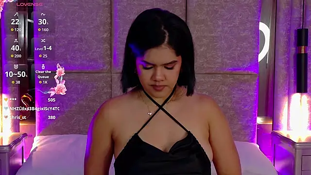 Snapshot of Martina-Roberts- chatting on 10.29.25 Martina-Roberts- online show from 10.29.25