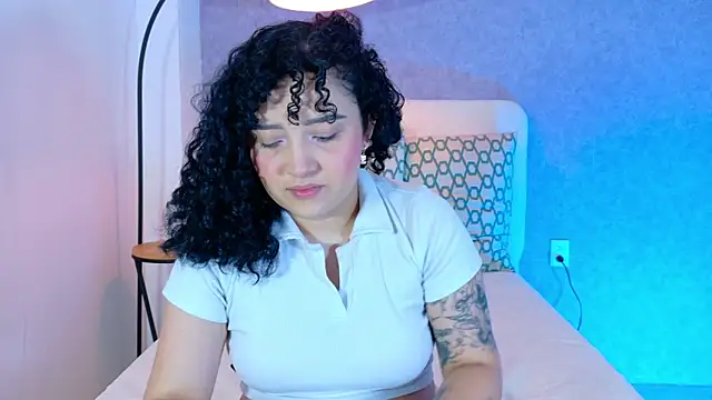 Snapshot of Tracielowe_w chatting on 11.02.25 Tracielowe w online show from 11.02.25