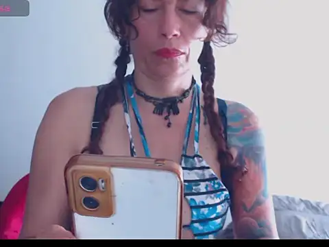 Snapshot of fenix_colette chatting on 09.21.25 fenix colette online show from 09.21.25