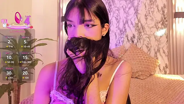 Snapshot of ChloeeMason chatting on 11.04.25 ChloeeMason online show from 11.04.25