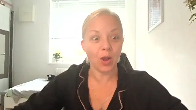 Linsy Kim online show from 10.16.25