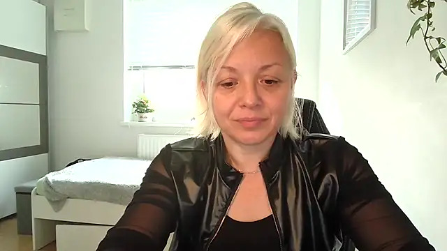 Linsy Kim online show from 10.21.25