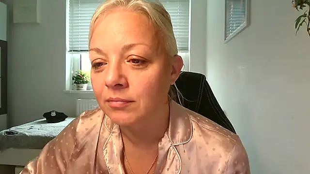 Linsy Kim online show from 10.25.25