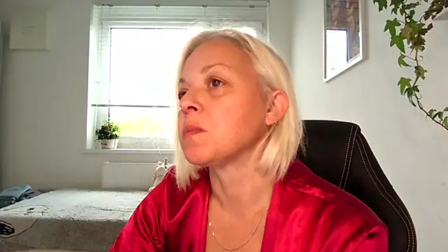 Linsy Kim online show from 11.02.25