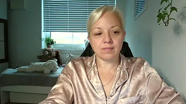 Linsy Kim online show from 11.15.25