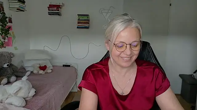 Linsy Kim online show from 04.15.26