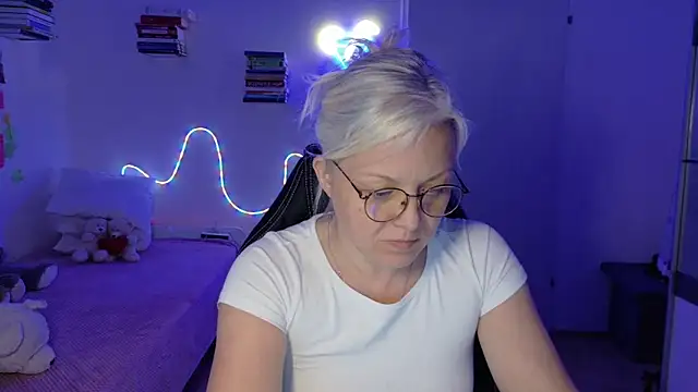 Linsy Kim online show from 04.17.26