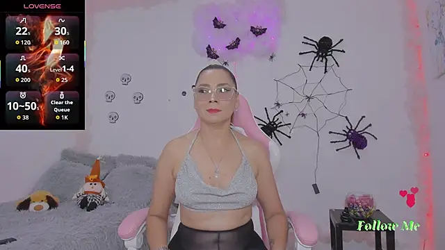 Snapshot of milfAaura chatting on 10.25.25 milfAaura online show from 10.25.25