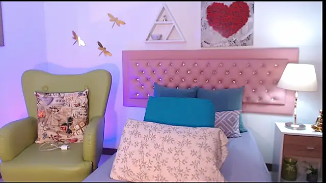 NicoletBlossom online show from 03.04.26