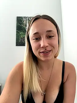 Snapshot of stelli_99 chatting on 09.28.25 stelli 99 online show from 09.28.25