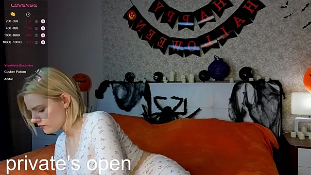 Snapshot of Brittney_Shaw chatting on 10.26.25 Brittney Shaw online show from 10.26.25