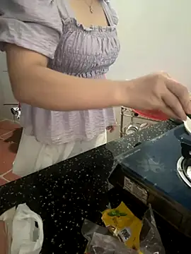 Snapshot of kem_2000 chatting on 10.04.25 kem 2000 online show from 10.04.25