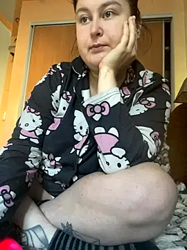 Snapshot of DazzzlingDame chatting on 10.18.25 DazzzlingDame online show from 10.18.25