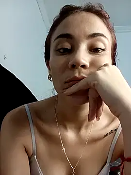 dulcelatin21 online show from 12.14.25