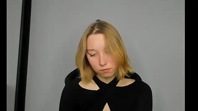 Snapshot of Agatha_May chatting on 10.14.25 Agatha May online show from 10.14.25