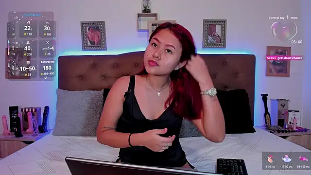 MAYASMITH   online show from 11.03.25