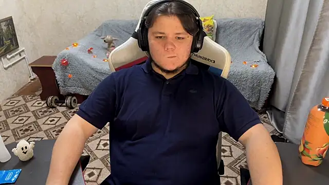 desiredude9 online show from 10.17.25