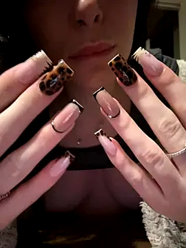 Snapshot of Sophsaysxox chatting on 11.14.25 Sophsaysxox online show from 11.14.25