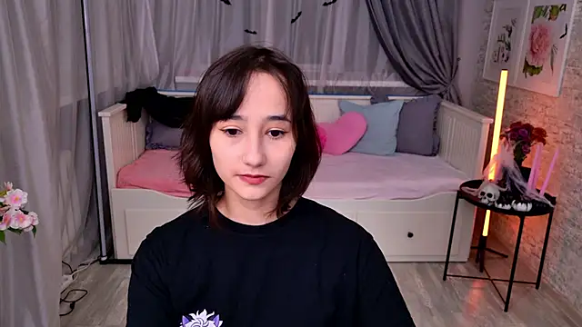 EmilySwonn online show from 10.26.25