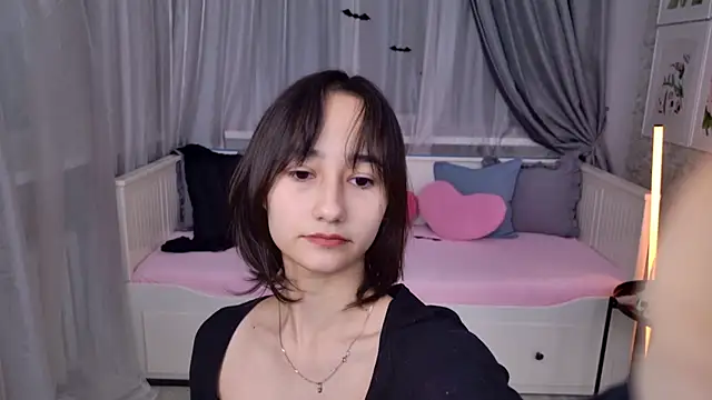 EmilySwonn online show from 10.29.25