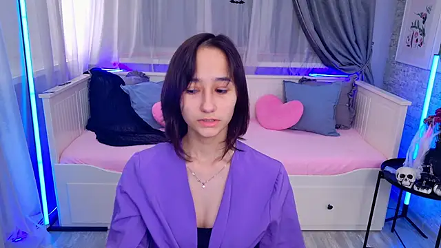 EmilySwonn online show from 10.30.25