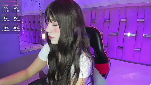 ZharaLux online show from 11.05.25