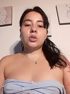 Snapshot of Yuli-27 chatting on 10.14.25 Yuli-27 online show from 10.14.25