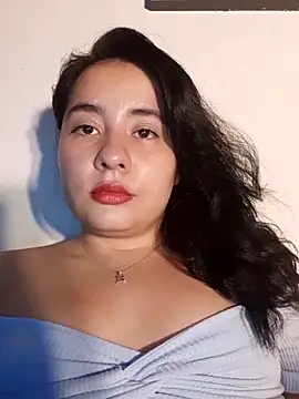 Snapshot of Yuli-27 chatting on 10.26.25 Yuli-27 online show from 10.26.25