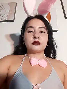 Snapshot of Yuli-27 chatting on 10.31.25 Yuli-27 online show from 10.31.25