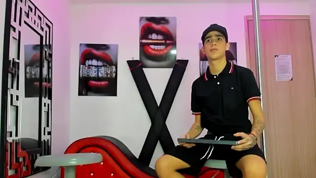 PRETTY FEM online show from 10.25.25