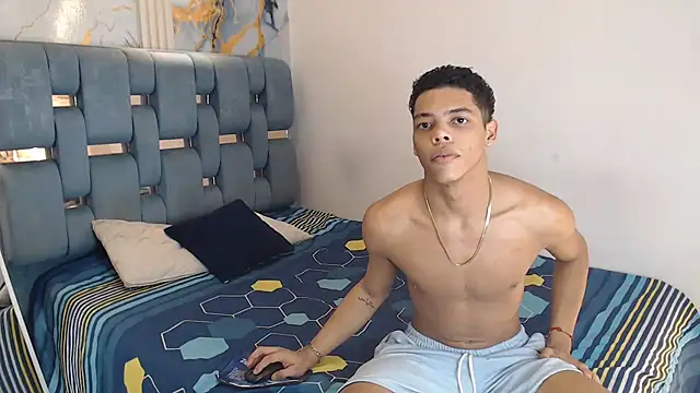 PRETTY FEM online show from 04.01.26