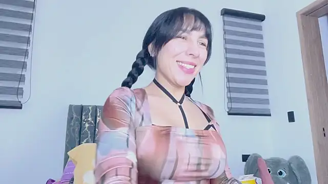 Snapshot of greciadom555 chatting on 10.10.25 greciadom555 online show from 10.10.25