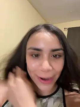 Snapshot of Ariovalle chatting on 04.18.26 Ariovalle online show from 04.18.26