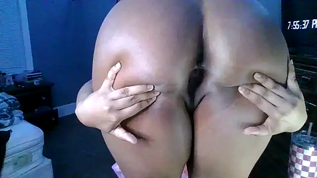 Snapshot of ebonymama23 chatting on 10.24.25 ebonymama23 online show from 10.24.25