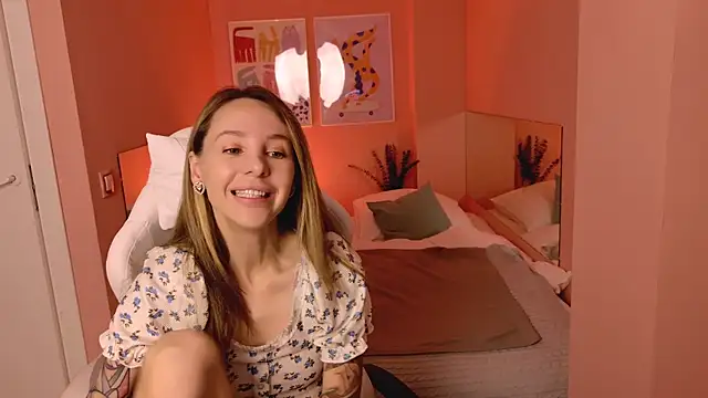 MiaGraham1 online show from 10.19.25