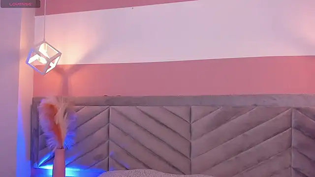 Snapshot of molly_zanderbond_ chatting on 10.23.25 molly zanderbond online show from 10.23.25