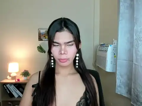 Snapshot of dianne_swift chatting on 10.21.25 dianne swift online show from 10.21.25