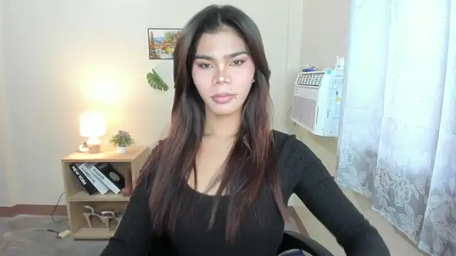 Snapshot of dianne_swift chatting on 10.22.25 dianne swift online show from 10.22.25