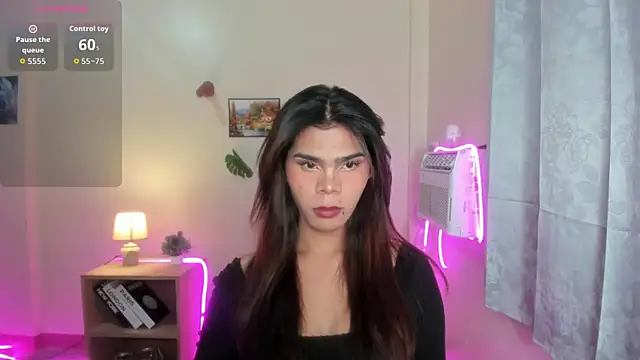 Snapshot of dianne_swift chatting on 10.29.25 dianne swift online show from 10.29.25