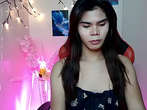 Snapshot of dianne_swift chatting on 11.04.25 dianne swift online show from 11.04.25