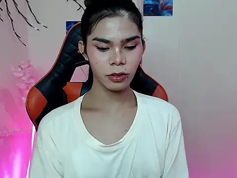 Snapshot of dianne_swift chatting on 11.05.25 dianne swift online show from 11.05.25