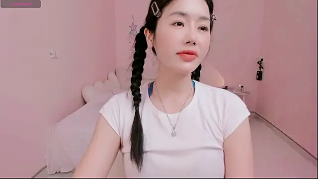 strawberry-ni online show from 09.19.25