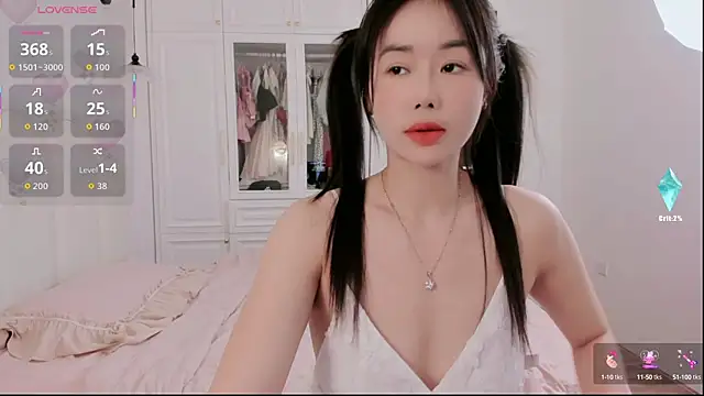 Snapshot of strawberry-ni chatting on 10.14.25 strawberry-ni online show from 10.14.25