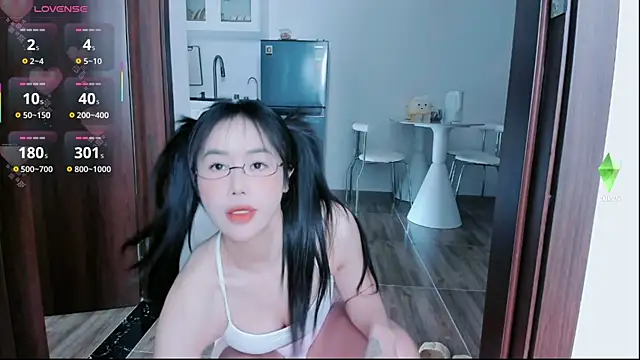 Snapshot of strawberry-ni chatting on 10.27.25 strawberry-ni online show from 10.27.25