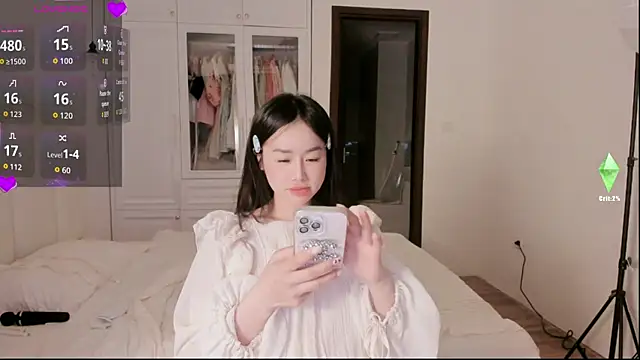 Snapshot of strawberry-ni chatting on 10.30.25 strawberry-ni online show from 10.30.25