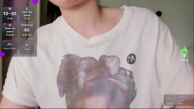 Snapshot of strawberry-ni chatting on 11.05.25 strawberry-ni online show from 11.05.25