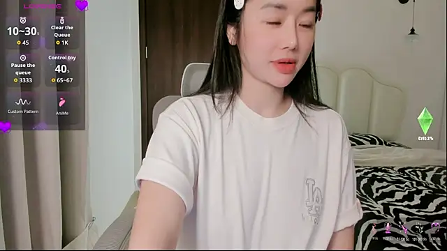 Snapshot of strawberry-ni chatting on 11.06.25 strawberry-ni online show from 11.06.25