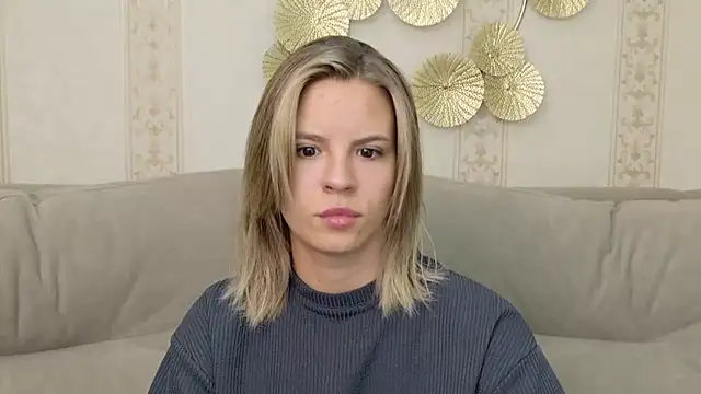 Snapshot of KiaraRolls chatting on 09.21.25 KiaraRolls online show from 09.21.25